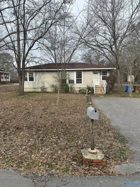 405 Burch St, Hartselle, AL 35640