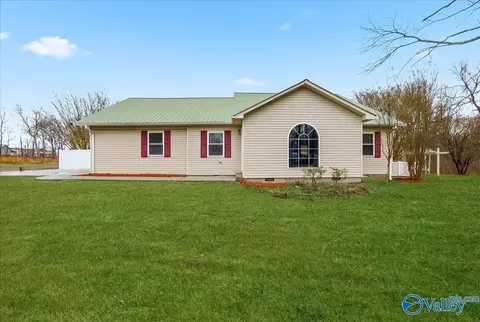 141 Old Silo Rd, Laceys Spring, AL 35754