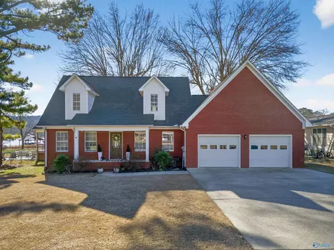 2505 Meadowwood Cir, Guntersville, AL 35976