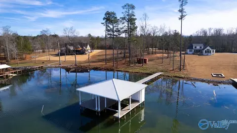 14 Ski Cove Dr, Scottsboro, AL 35769