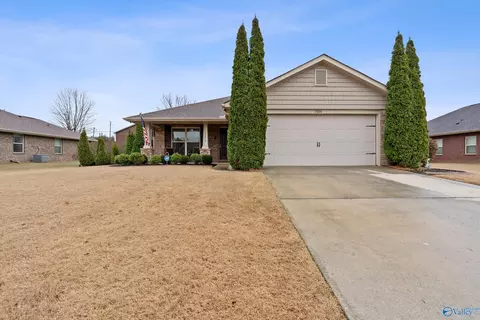 15674 Coach House Ct, Harvest, AL 35749