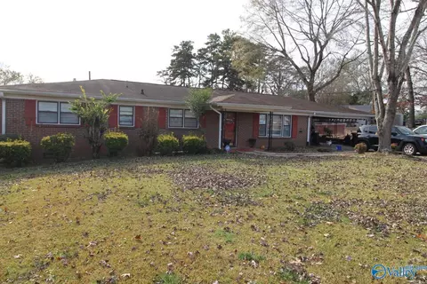 1956 Tabor Cir, Gadsden, AL 35904