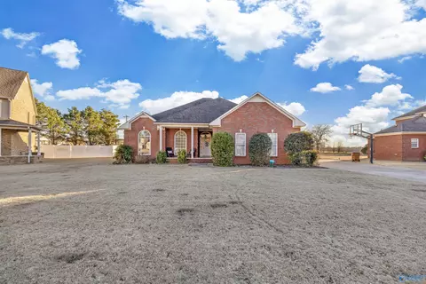 1004 Lilypad Cir, Hartselle, AL 35640