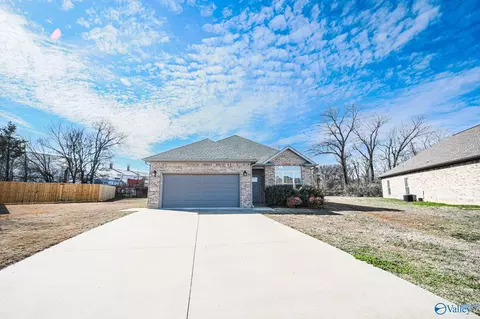 152 Harmony Dr, Tuscumbia, AL 35674
