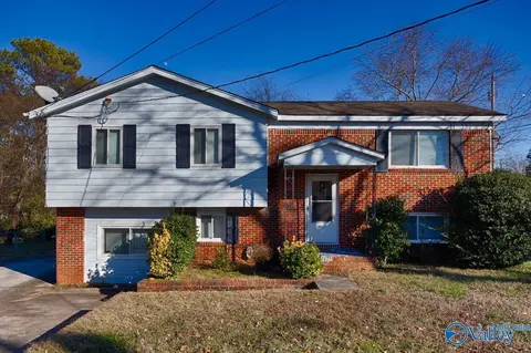 5000 NW Rolling Hills Dr, Huntsville, AL 35810
