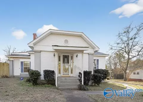 12 Wallace Dr, Tallassee, AL 36078