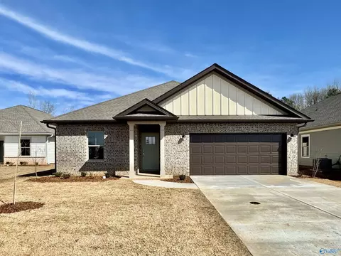7112 Hampton Mill Dr, Owens Cross Roads, AL 35763