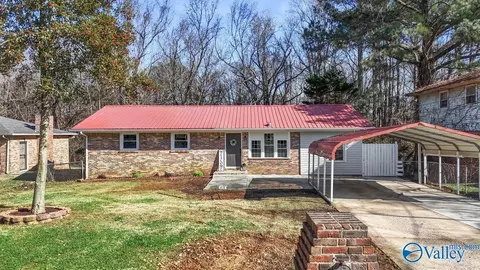 2424 Larkwood Cir, Huntsville, AL 35810