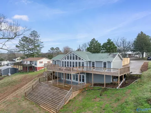435 Carter Dr, Tuscumbia, AL 35674