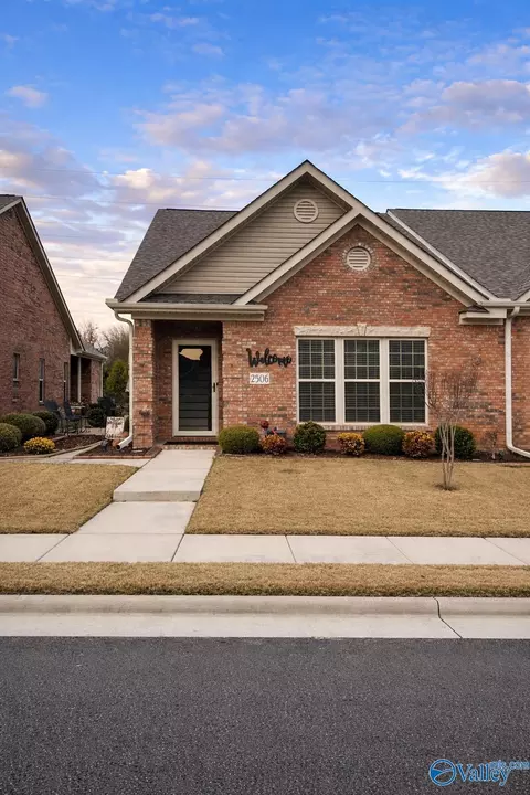 2506 Lindisfarne Dr, Decatur, AL 35603