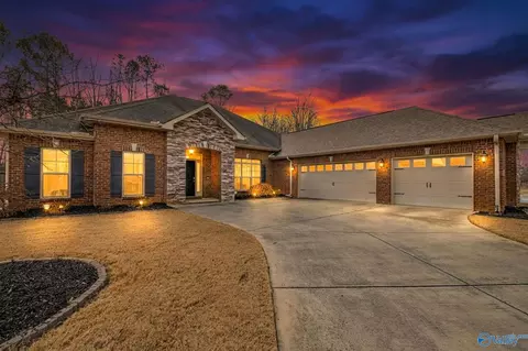 137 Chesnut Heath Ct, Madison, AL 35756