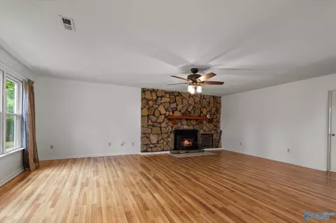Living - 8565 Curtis Rd, Athens, AL 35614 photo 4 of 5
