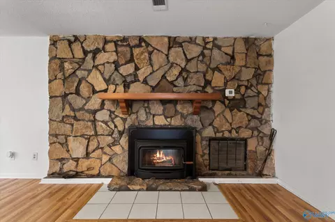 Living - 8565 Curtis Rd, Athens, AL 35614 photo 3 of 5