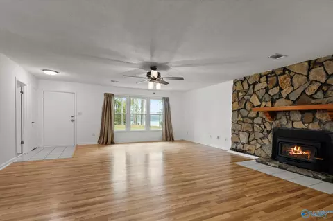 Living - 8565 Curtis Rd, Athens, AL 35614 photo 5 of 5