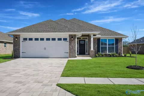 106 Sidney Ruth Dr, New Market, AL 35761