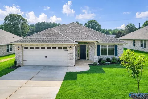 108 Sidney Ruth Dr, New Market, AL 35761