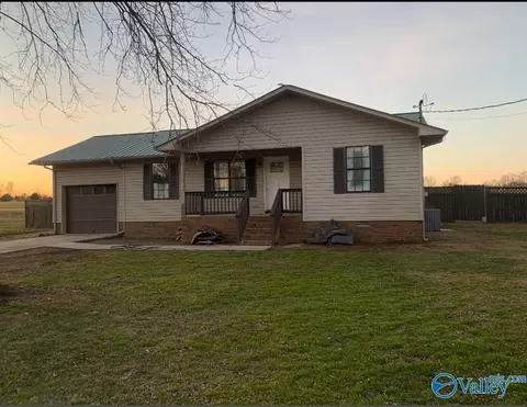 91 Gurley Cir, Section, AL 35771
