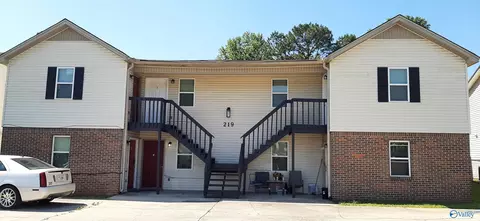 217 8th St, Decatur, AL 35601