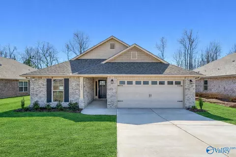 102 Sidney Ruth Dr, New Market, AL 35761