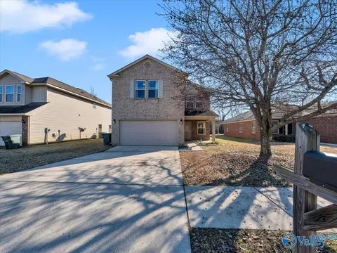 220 Valleyside Dr, Huntsville, AL 35810