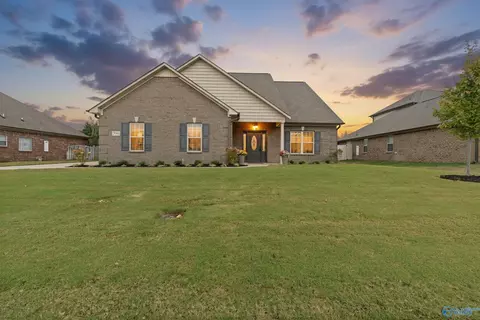 22883 Pin Oak Dr, Athens, AL 35613
