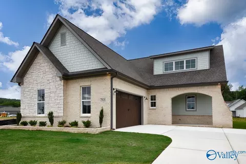 7918 Autumn Glen Dr, Owens Cross Roads, AL 35763