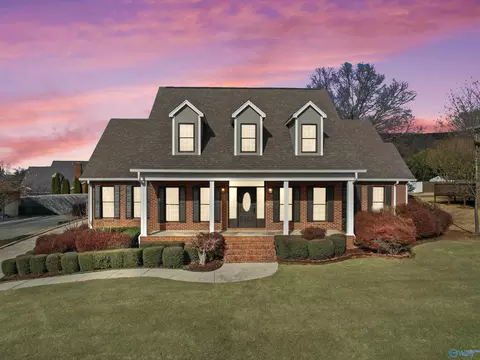 1305 Old Carriage Ln, Huntsville, AL 35802