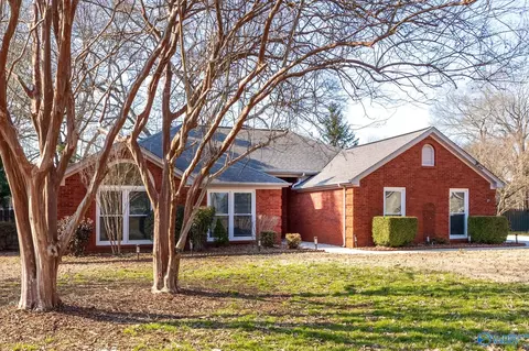 146 Manor House Dr, Huntsville, AL 35811