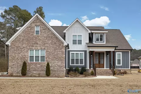 5107 Spring Creek Dr, Guntersville, AL 35976