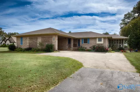 156 County Lake Rd, New Market, AL 35761