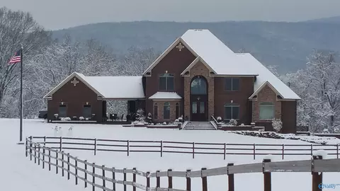 227 Keiffer Cir, New Market, AL 35761