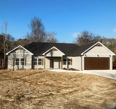 18 Paraiso Creek Dr, Albertville, AL 35950