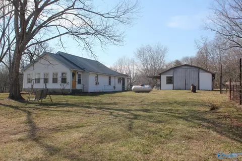 102 SW 1st St, Sylvania, AL 35988