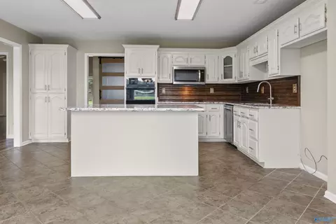 Kitchen - 197 Terry Ln, Trinity, AL 35673 photo 3 of 4
