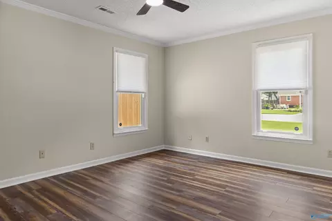 Living - 197 Terry Ln, Trinity, AL 35673 photo 7 of 8