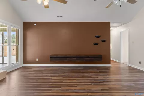Living - 197 Terry Ln, Trinity, AL 35673 photo 4 of 8