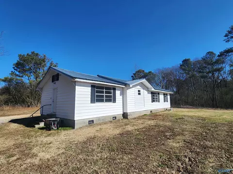 272 County Road 702, Groveoak, AL 35975