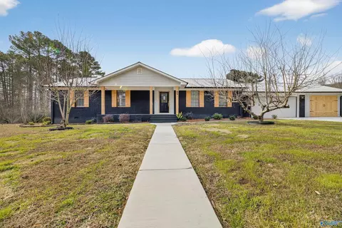 89 Lake Dr, Scottsboro, AL 35769