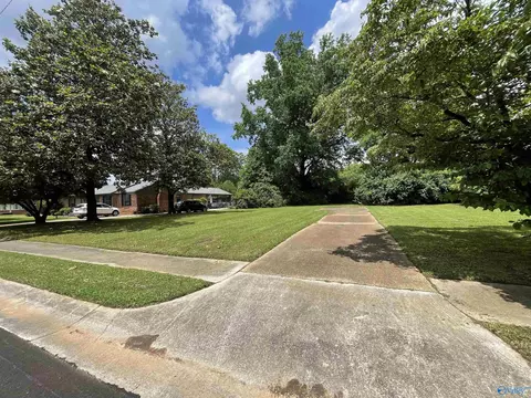 4411 Lakeview Dr, Huntsville, AL 35810