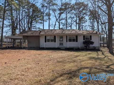 1022 Lindsey Dr, Centre, AL 35960