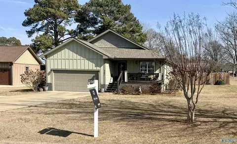 307 King St, Centre, AL 35960