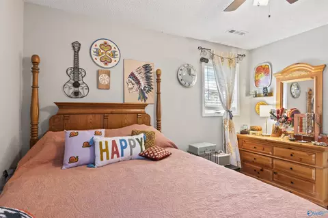 Bedroom - 89 Bearden Dr, Grant, AL 35747 photo 1 of 8
