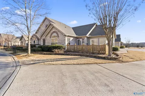 28 Laurel Ln #28, Brownsboro, AL 35741