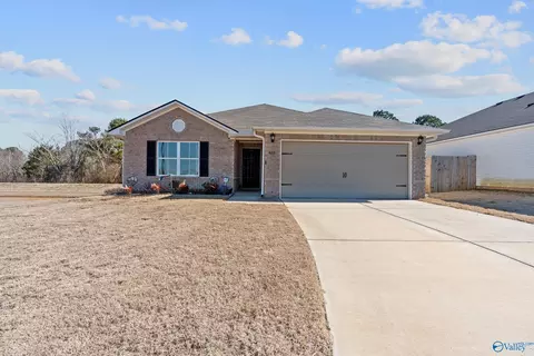 4013 Hudson Ct, Decatur, AL 35603