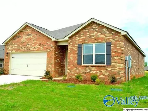 121 Pine Landing Dr, Harvest, AL 35749