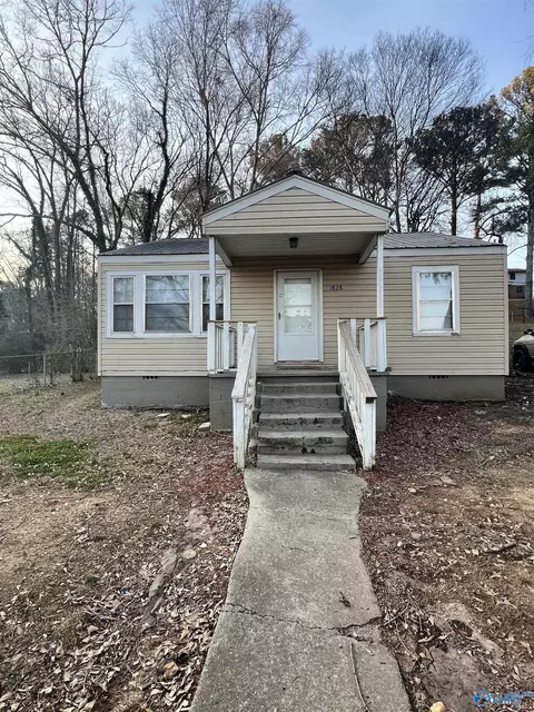 1828 Rayburn Ave, Guntersville, AL 35976