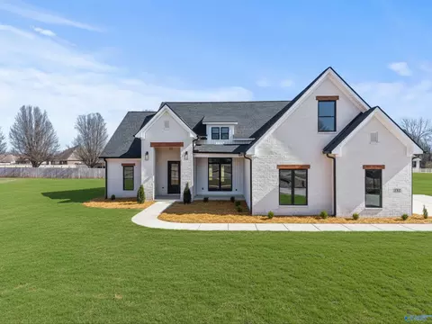 122 Eden Ln, Huntsville, AL 35811