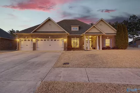7405 Cobblefield Dr, Owens Cross Roads, AL 35763
