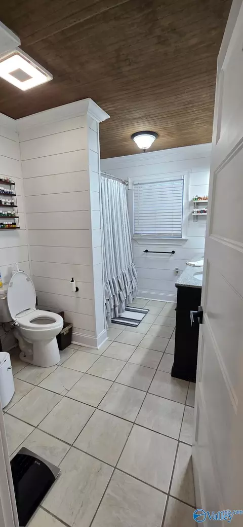 Bath - 657 4th St, Arab, AL 35016 photo 2 of 2