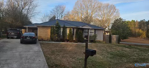 657 4th St, Arab, AL 35016